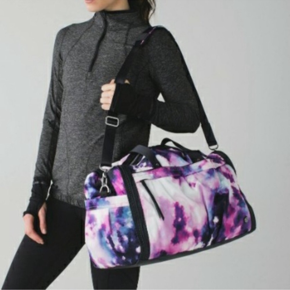 Lululemon duffle in Blooming Pixie print NEW NWOT rare!! - Picture 3 of 12